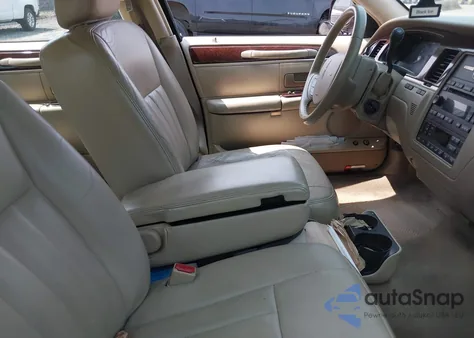 2006 Lincoln Town Car Signature z USA, uszkodzony, nr VIN 1LNHM81V16Y625321